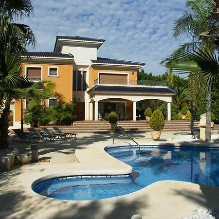 Santa Maria Villa