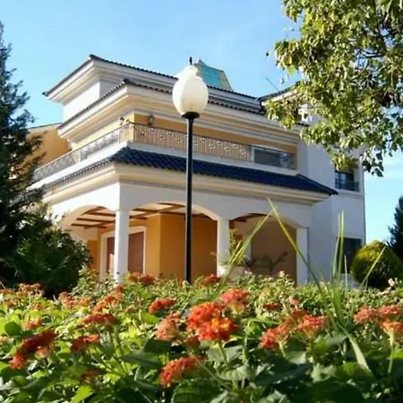 Santa Maria Villa